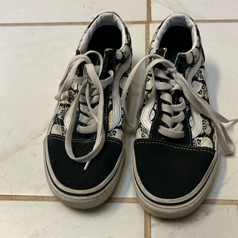 Skull vans shoes